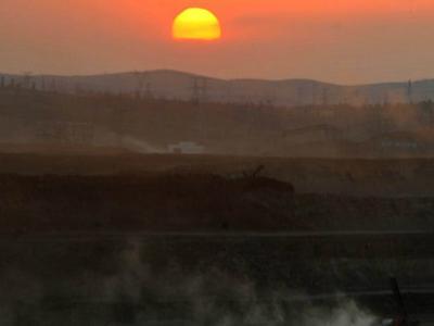 中国最大的露天煤矿,可采原煤储量达17亿吨,开发与绿化同步进行